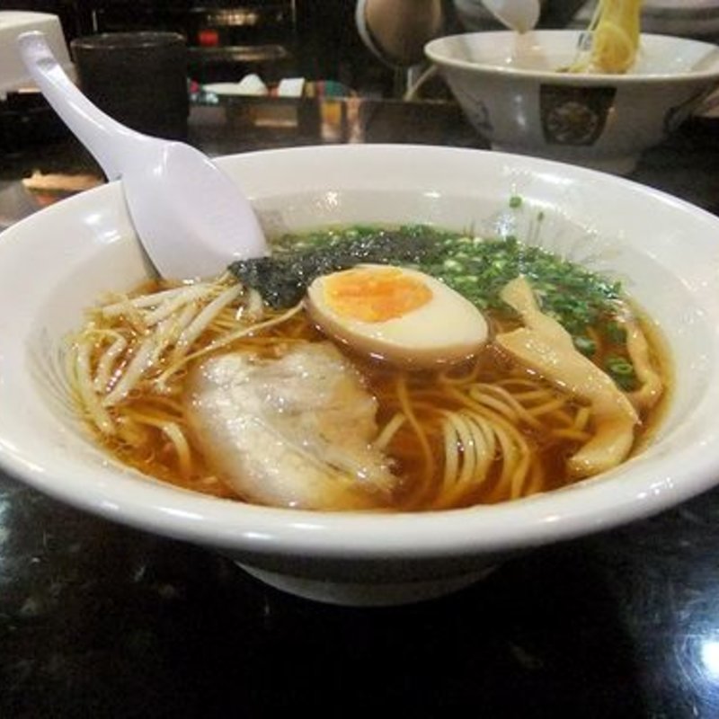 醤油ラーメン(龍 （うこっけいらーめんろん）)