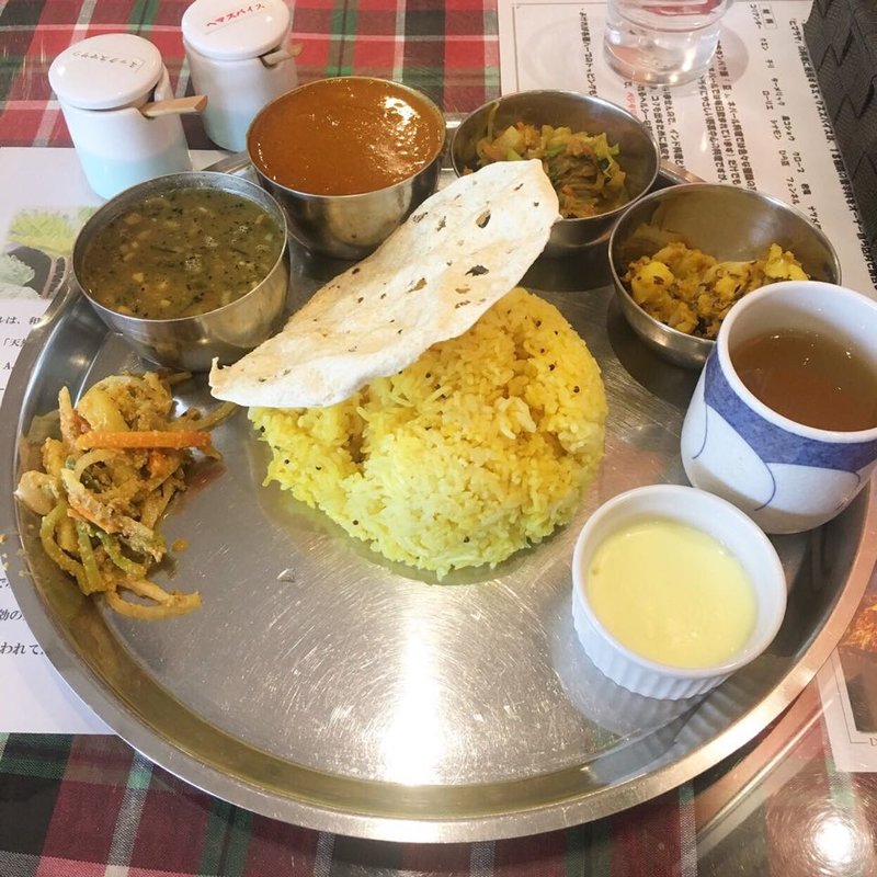 ネパーリダルバートセット（ネパールの定番料理のプレート）(アジアンダイニング・ヒマラヤ)