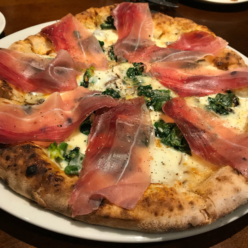 生ハムの燻製とマッシュルームと3種のチーズ(LEGAME)