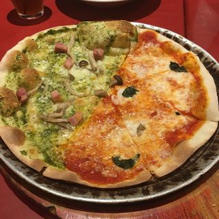 ピザ ハーフ&ハーフ(パパミラノ 信濃町店 )