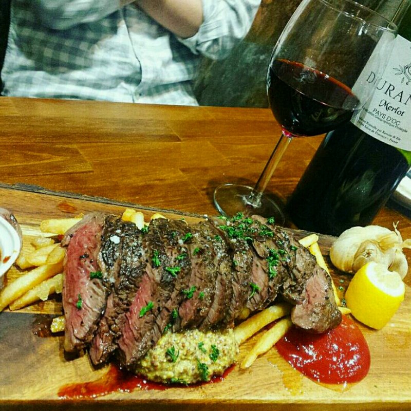 特選牛ハラミの厚切りステーキ(鮮魚鉄板バル マレマレ)