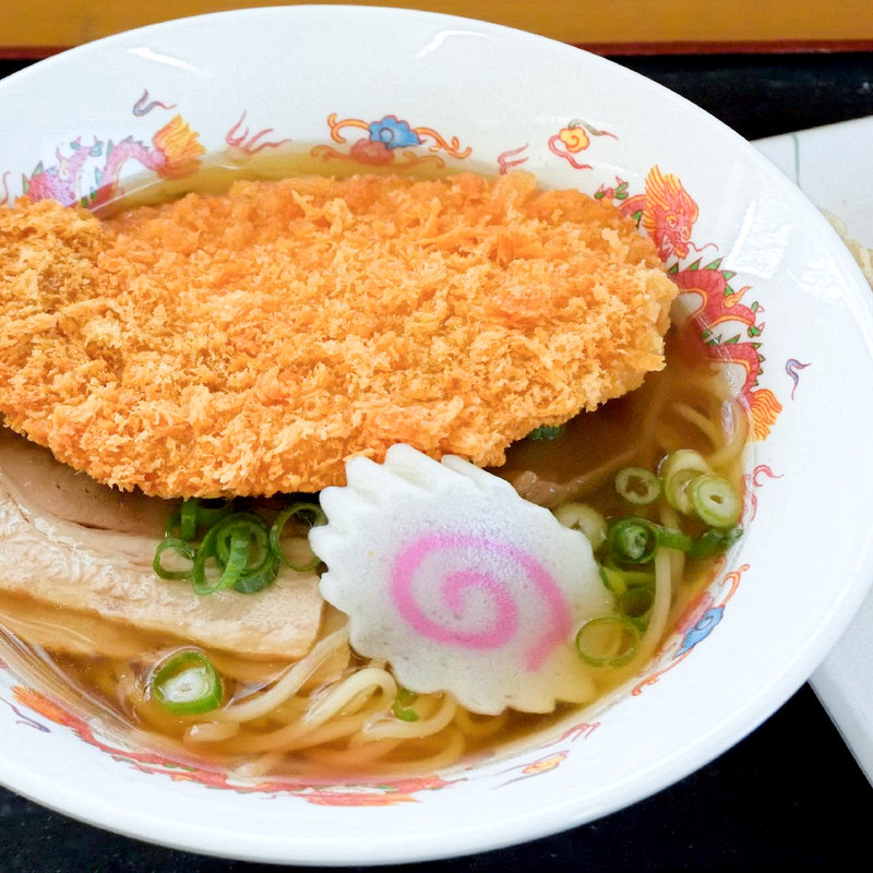 とんかつラーメン（中華そば+ジャンボロースとんかつ）(のぶや)