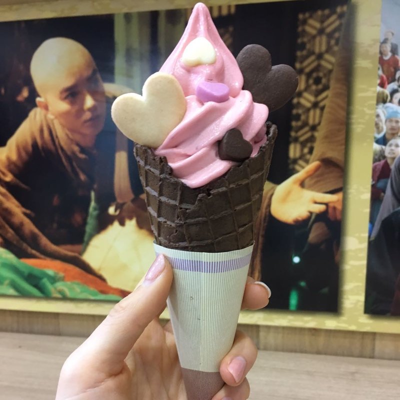 ストロベリーソフトクリームwithココアワッフル(紀伊茶屋 （KINO CHAYA）)