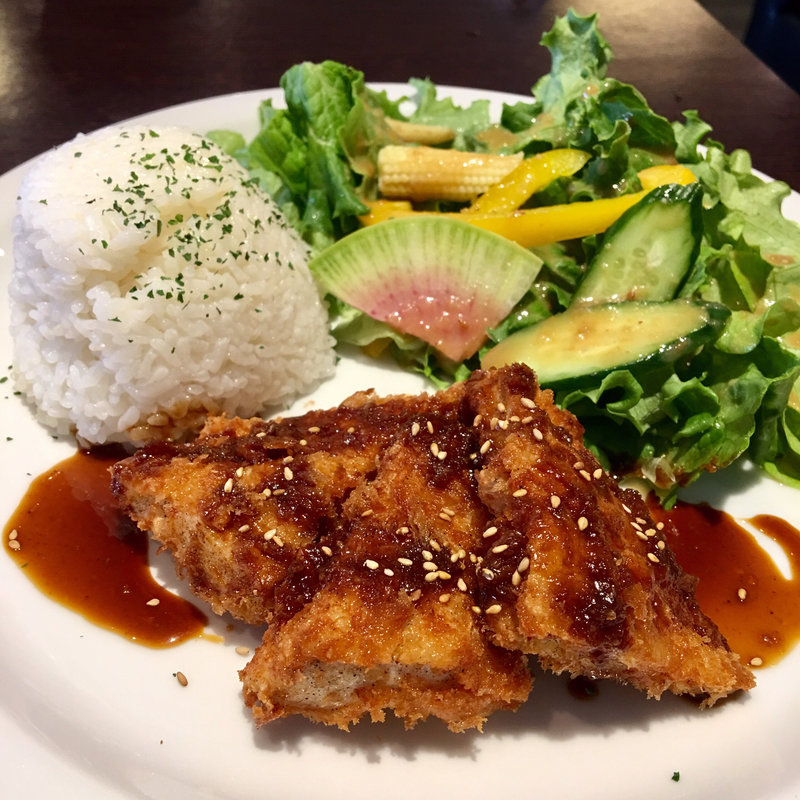 チキンカツプレート(シュバルカフェ)