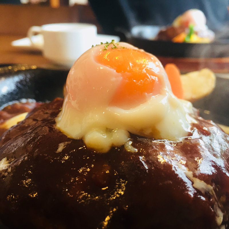 ハンバーグステーキw/温玉ドミグラス(洋食亭かんぱねら )