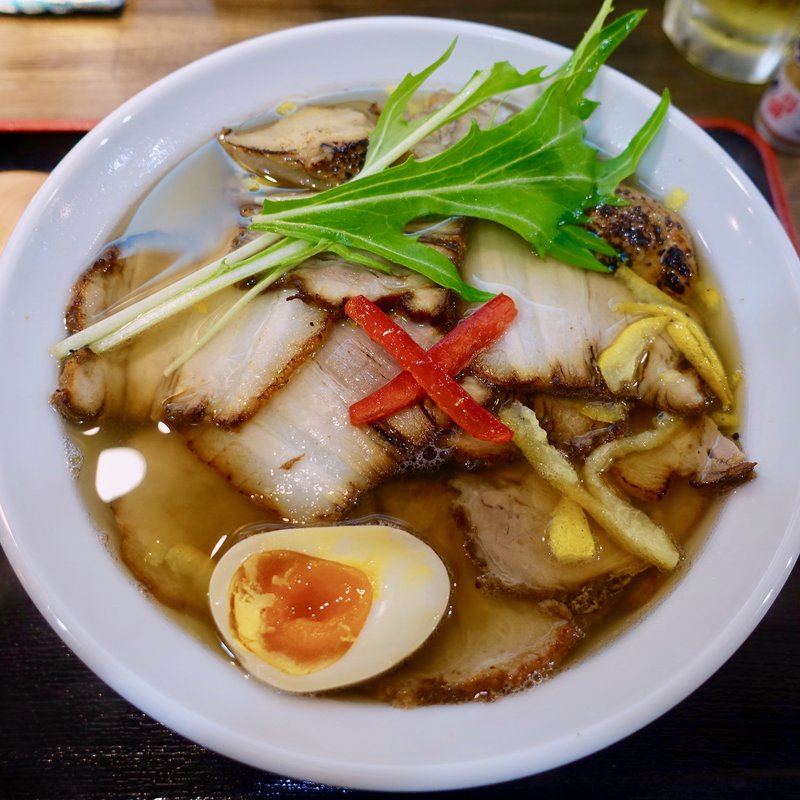 琥珀　チャーシュー麺(らーめん黒白)