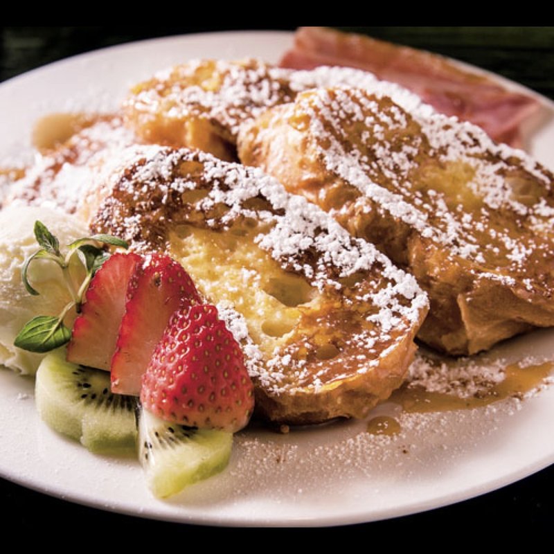 フレンチトーストB（スクランブルエッグ添え）(喫茶 ブリッヂ)