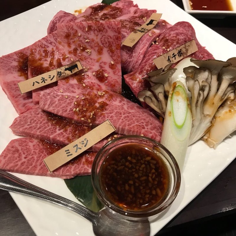 あこがれ盛合せ(焼肉ロース松葉)