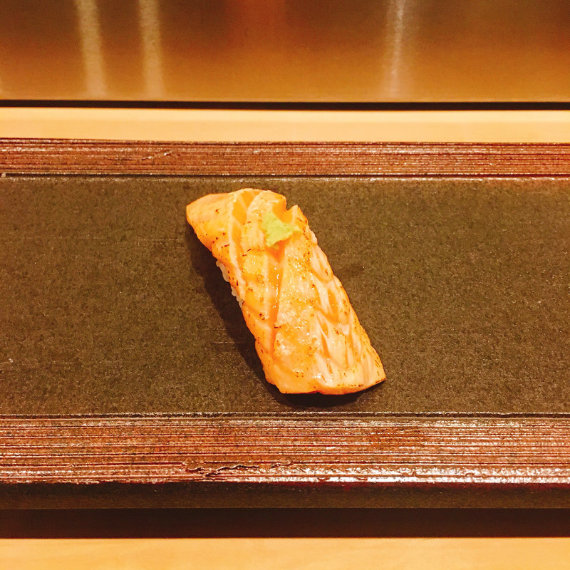 炙りサーモンの握り(24 （トゥエンティフォー）)