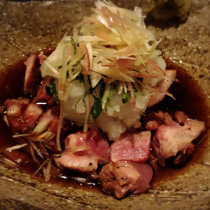 地鶏のタタキ みょうが添え(鳥すけ)