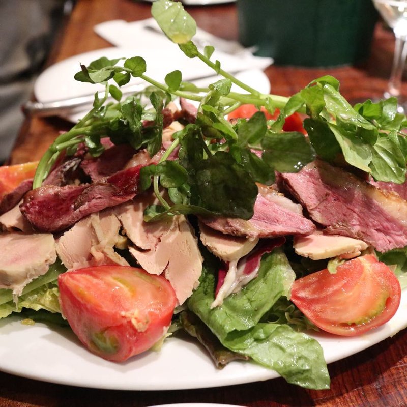 鴨とフォアグラのサラダ(煮こみや なりた)