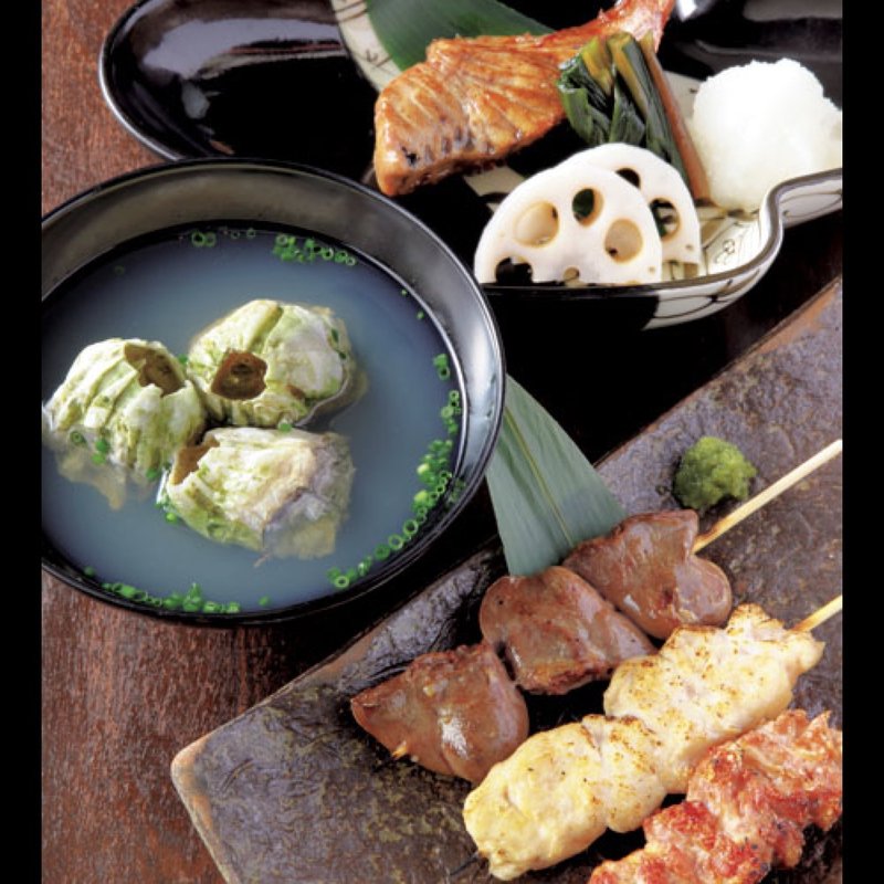 お肉（青森シャモロックの炭火焼）、椀物（ふじつぼのお吸い物）、焼物（竜飛のまぐろ漬け焼）(三冨魯久汁八 三越前)