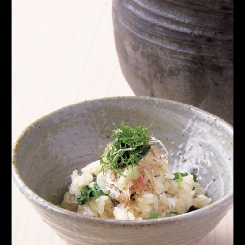 季節の炊き込みご飯（写真は鮎の炊き込みご飯）(割烹 ふた麦 麦酒庵分店)