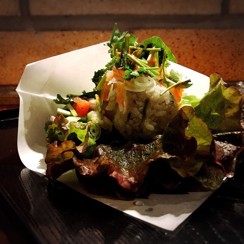 パクチーおにぎり(いが嵐倉庫 )