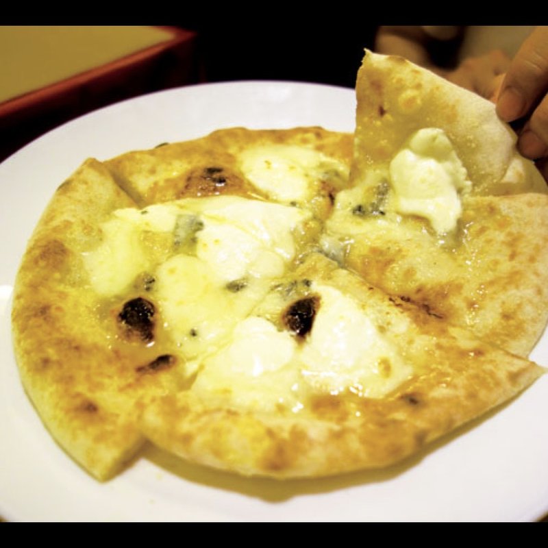 四種のチーズのピッツァ（ハーフ）(トラットリア チャオ （Ciao!）)