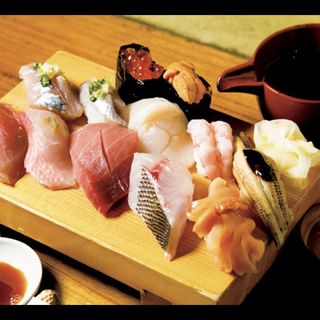 本日の「旬」にぎり(片口)
