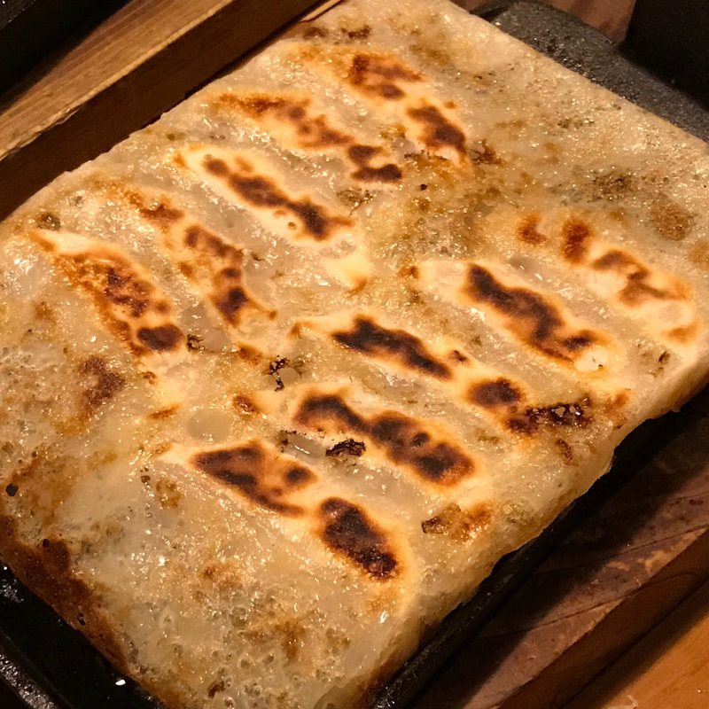 羽根つき黒豚餃子(山内農場 南海なんば南口駅前店)