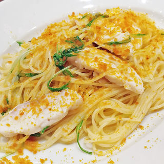 パスタランチA:白身魚とカラスミのオイルスパゲティ(ビストロ シャンパーニュ トレゾール （Bistro Champagne Tresors）)