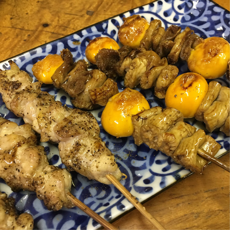 鳥モツ串、せり(金盃 森井本店)