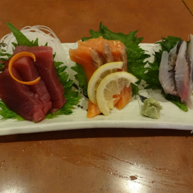 冬の刺身三点盛り(居酒屋いっすんぼうし 横浜東口店)