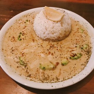 アボカドチーズカレー(ヨバレヤ)
