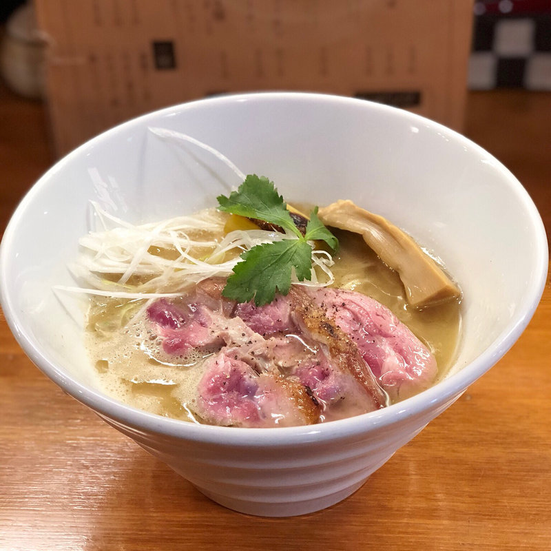 鴨白湯ラーメン(醤油と貝と麺 そして人と夢 )