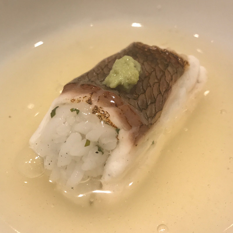 蒸し鯛寿司(鮨 紺乃)