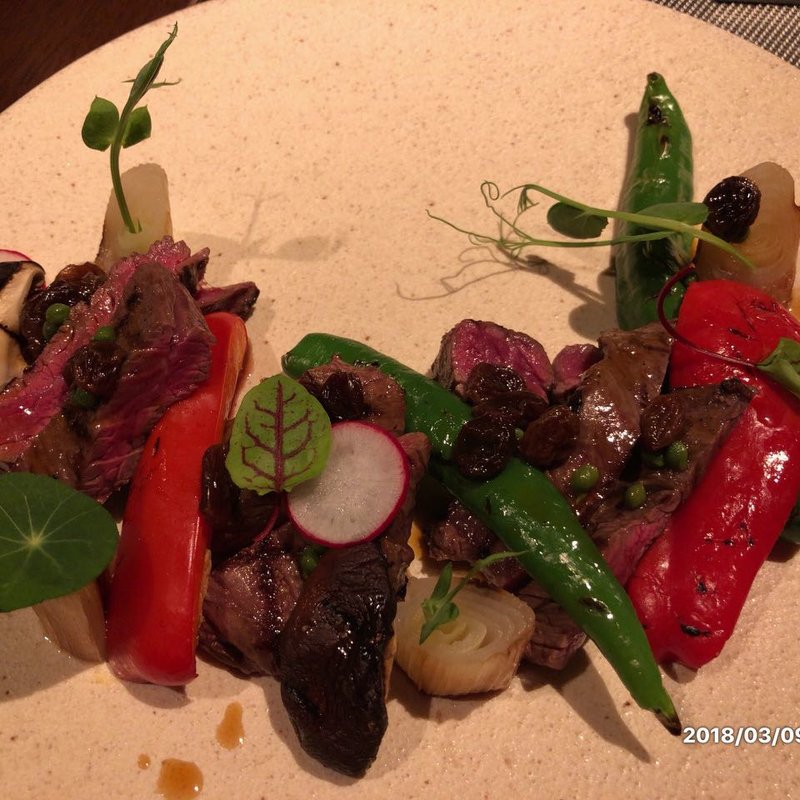 牛ハラミのロースト　エシャロットのピューレ　赤ワインソース(TAMAYA 根津店)