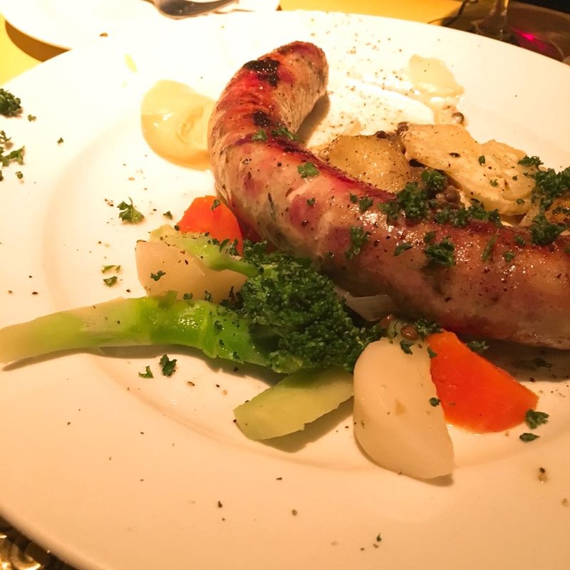 大きい自家製ソーセージのグリエ(ル・ブジョン・オガサワラ)