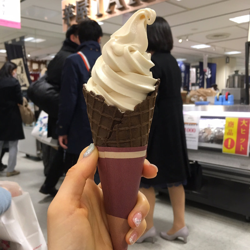 焼き芋ソフトクリーム(芋屋 TATA)