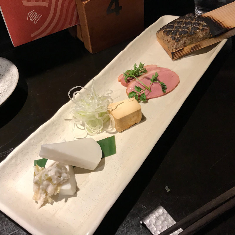 そば屋のあて四品盛り(玉椿 （たまつばき）)