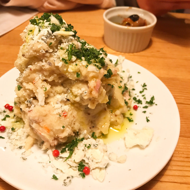 ゴルゴンゾーラのポテサラ(船橋ワインバル八十郎商店)