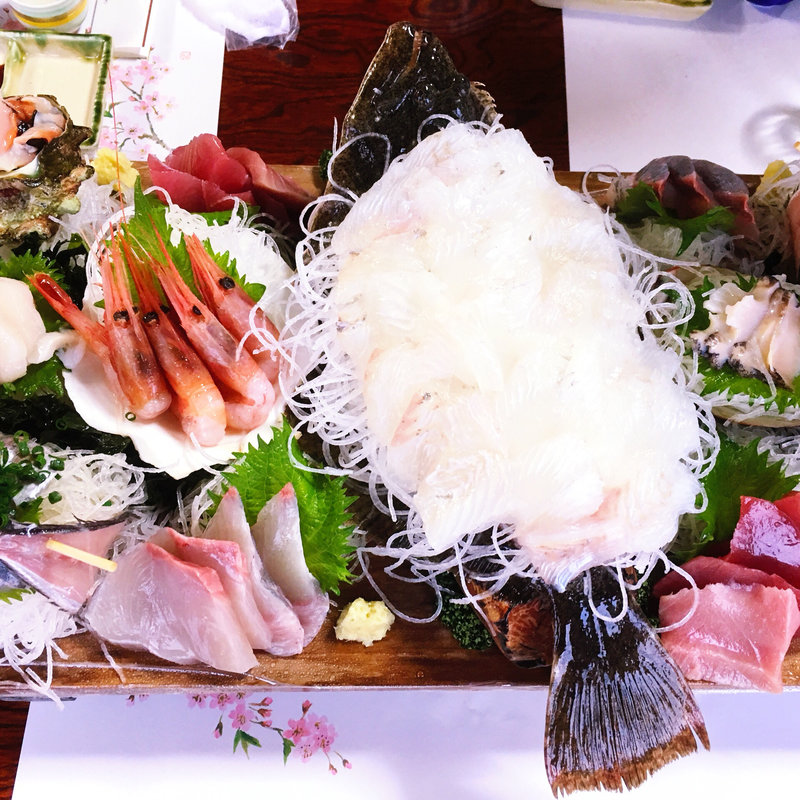 刺し身の板盛り(磯料理 一吉)