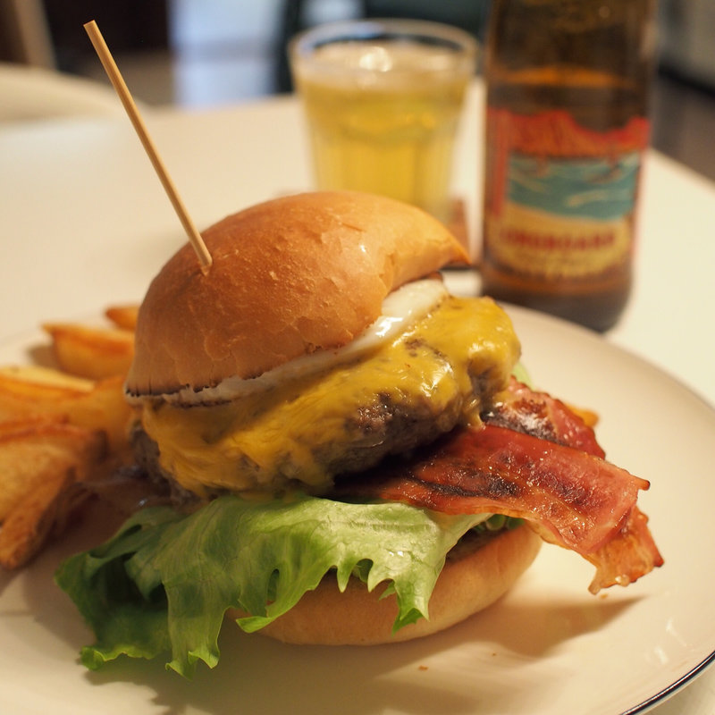 ベーコンエッグバーガー(moani)
