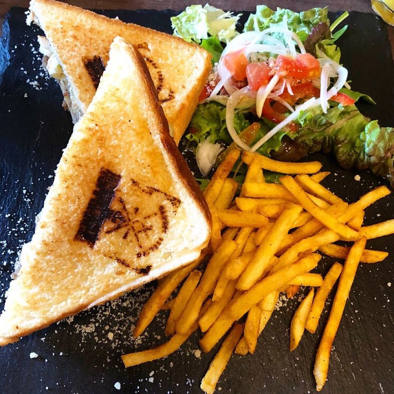 サンド(the hide away factory)