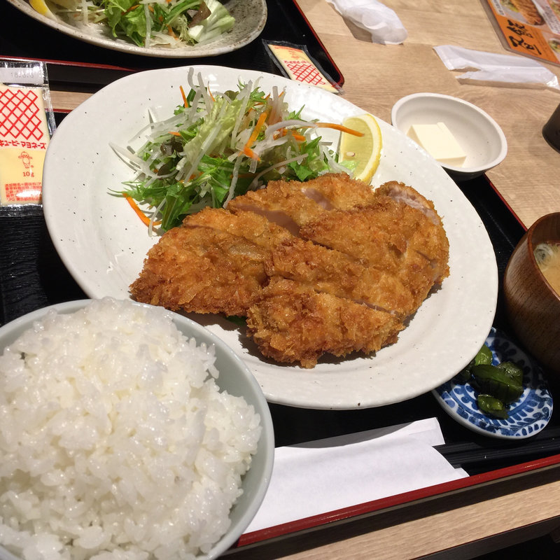チキンカツ定食(赤坂 ぽん輔)