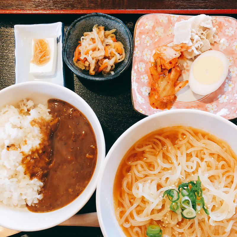 盛岡冷麺とカレーセット(○△□まるさんかくしかく)