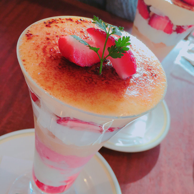 苺のブリュレパフェ(ロイヤルホスト豊中桜塚店)
