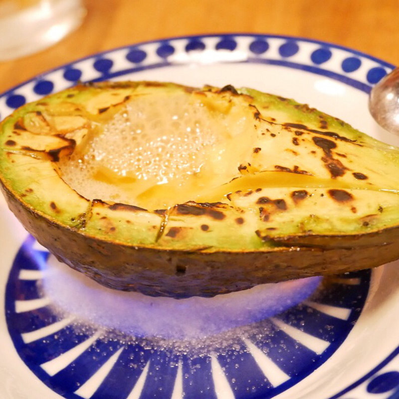 アボガド醤油バター(もつ焼きとワイン キャプテン)