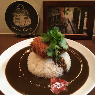 たっぷりキャベツとレンコンのメンチカツカレー(OKANO CURRY (オカノカリー))