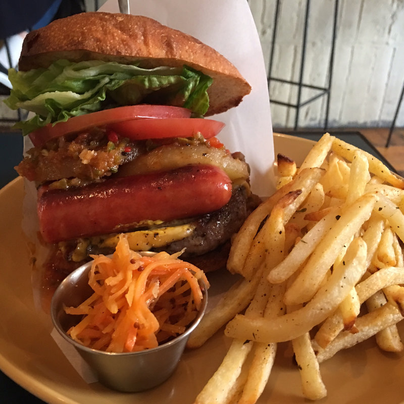 サルサチーズ＋ピリ辛ソーセージ＋パイナップル(KAKUOZAN LARDER（カクオウザンラーダー）)