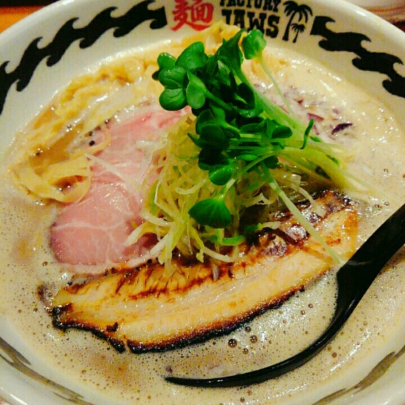 ラーメン(自家製麺 麺FACTORY JAWS)
