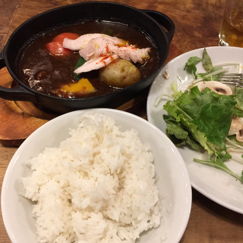 ゴボンチキンカレー(鉄鍋ビストロ＆ワイン デリカージュ 赤坂)