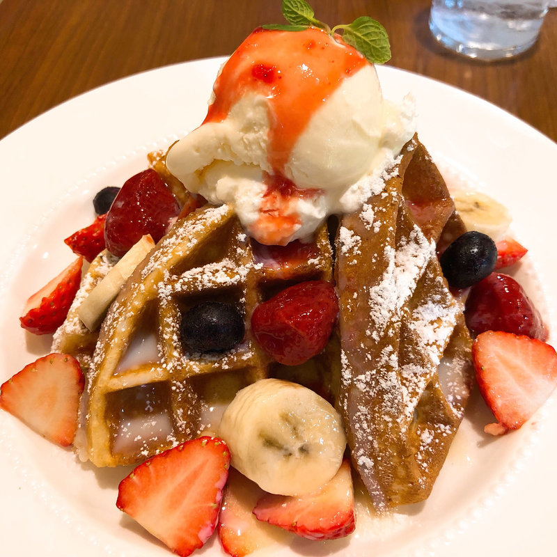 たっぷり苺の和ッフル(UCCカフェコンフォート 三省堂書店神保町本社ビル)