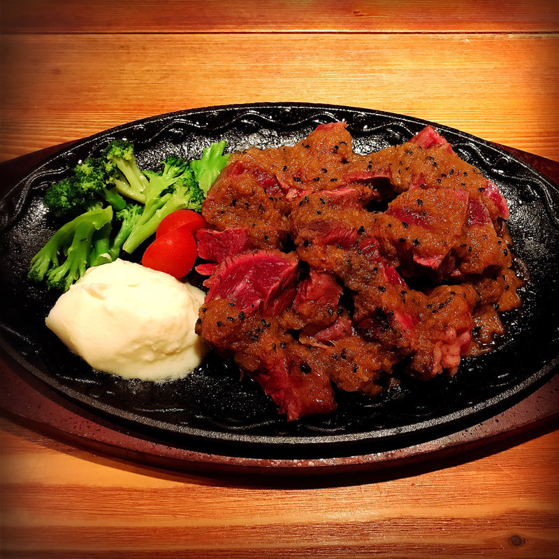 特性サイコロステーキ（250g）(M.E.S. Cafe & Bar)