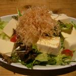 豆腐サラダ(うどん居酒屋 江戸堀)