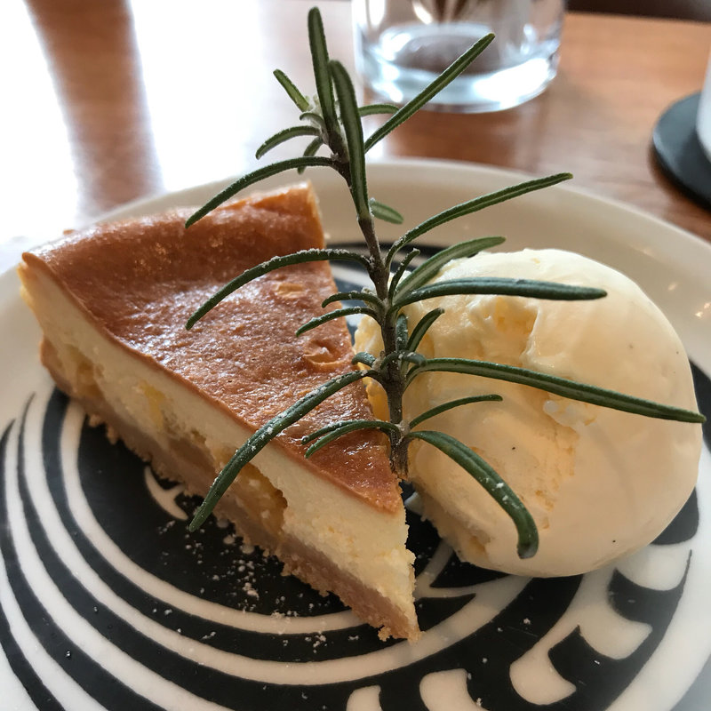 キラメリゼパインNYチーズケーキ(ノッタカフェ)