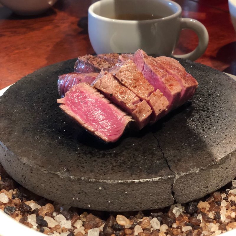 (肉酒場ＢＵＺＺ )