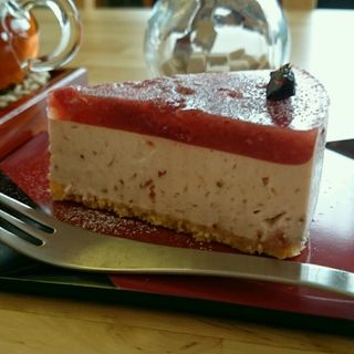 イチゴのチーズケーキ(食堂＆カフェYakuzen)