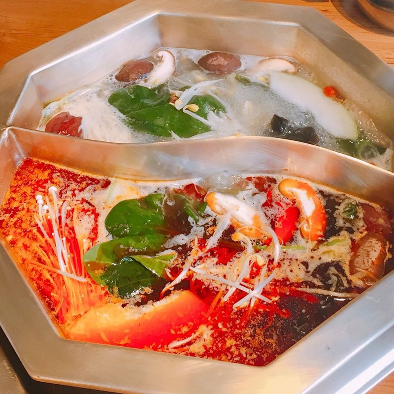 火鍋(火鍋 眞巴石 （ヒナベ シンバセイ）)